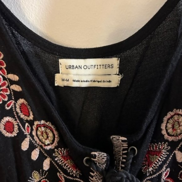 Urban Outfitters cropped peplum top with floral embroidery and tie - Size Medium - Picture 2 of 3